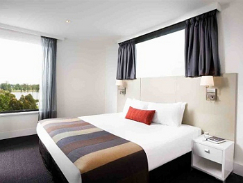 Room Image room
image